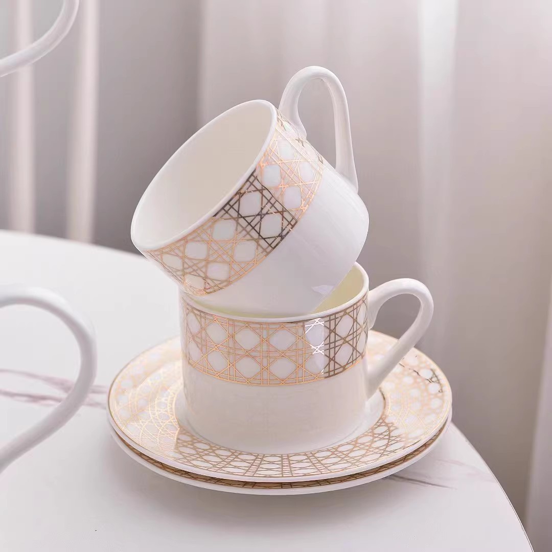 Eksportowy zestaw filiżanek do – Coffee Tea Love recenzja i cena